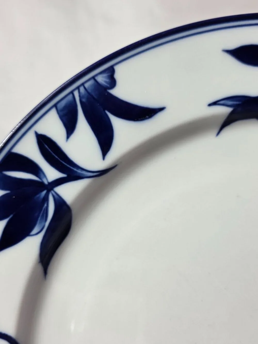 ONE Pier 1 Ming Dinner Plate White with Blue Leaves and Flowers